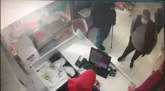 ARNAVUTKÖY'DE KASİYERİ DOLANDIRAN TIRNAKÇILAR BU KEZ ÖZÜR DİLEMEK İÇİN GELDİ