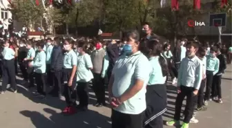 Bahçelievler'de 'Milli Ağaçlandırma Günü' kapsamında okul bahçesine fidan dikildi