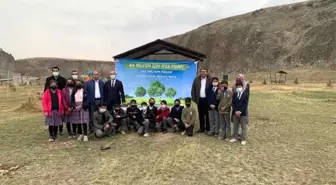 Diyadin'de geleceğe nefes olacak yeni fidanlar toprakla buluştu