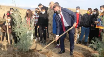 Erciş'te yüzlerce fidan toprakla buluştu