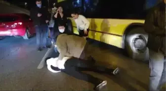 Fatih'te bir kişi üstgeçitten yola düştü
