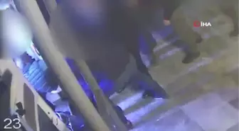 Son dakika haber... Gürcistan eski Cumhurbaşkanı Saakaşvili'nin cezaevi hastanesine kaldırılma görüntüleri yayınladıSaakaşvili, yaka paça hastaneye götürüldü