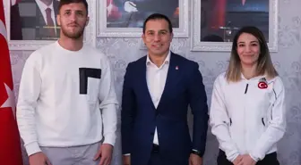 Milli sporculardan Güreş Federasyonu Başkanı Eroğlu'na ziyaret