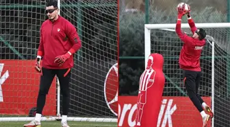 Millilerin idmanında ilginç görüntüler! Kalecilerin taktığı gözlüğün sırrı ortaya çıktı