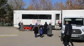 Minikler 'bağışta bulunun' deyince velileri kan vermek için okula koştu
