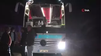 Refüje düşen otomobilin sıçrattığı taş parçaları yolcu otobüsünün camını parçaladı: 1 yaralı