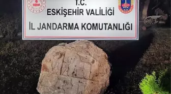 Roma dönemine ait mezar taşını satmak isterken yakalandı