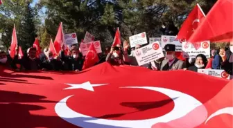 Şehit yakınları ve gazilerden TBMM önünde İYİ Parti'li Türkkan'a tepki