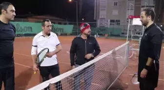 SOKAK HAYVANLARINA DESTEK İÇİN TENİS TURNUVASI