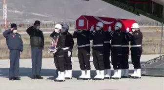 Uyuşturucu satıcılarıyla çatışmada şehit olan polis için Balıkesir'de tören (2)
