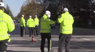 ESKİŞEHİR - Eskişehir Valisi Ayyıldız 'Bi Hareketine Bakar Hayat' kampanyasını sürücülere tanıttı