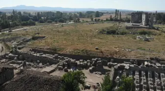 Aizanoi Antik Kenti kazısında 'kemik atölyesi' ve 'kandil dükkanı' kalıntıları ortaya çıkarıldı