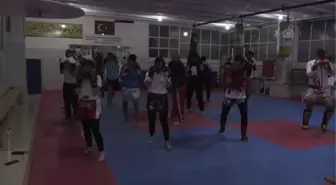 Milli antrenör 15 yılda binlerce gence muaythai ve kick boksu sevdirdi