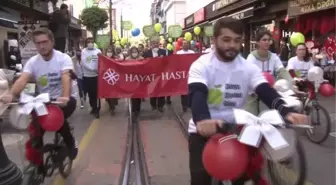 Sağlıkçılar 'Hareket berekettir' sloganıyla yürüdü