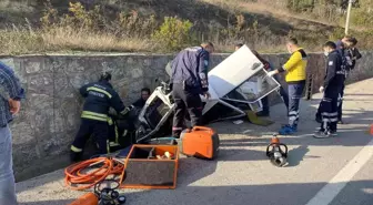 Takla atan araçta sıkışan sürücü itfaiye ekiplerince kurtarıldı