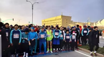 Ahmet Yesevi Üniversitesi 'Uluslararası Türkistan Maratonu'na Katıldı