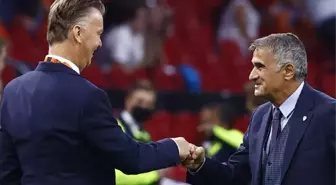 Rakibimiz Hollanda'nın hocası Van Gaal yürüyemez hale geldi! Maçı tekerlekli sandalyeden izleyecek