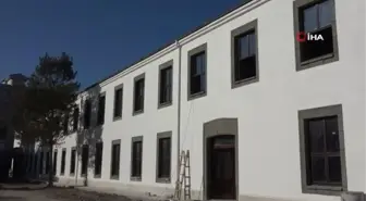 Cumhuriyet döneminde kalan lise, halk kütüphanesine dönüştürüldü