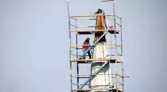 Hacıbaba Camii'nin hasarlı minaresi yıkılıyor