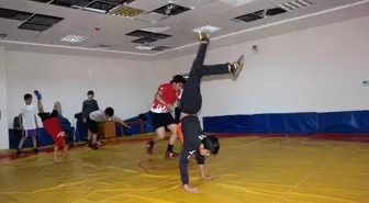Genç güreşçiler Türkiye Şampiyonası'na hazırlanıyor