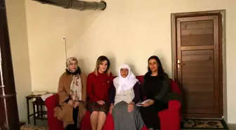 Hatice Sarıibrahim Hanımefendiden Şehit Ailelerine Ziyaret