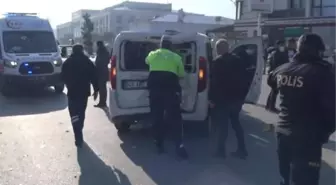 POLİS ARACINA ARKADAN ÇARPAN MOTOSİKLETTEKİ 2 KİŞİ YARALANDI