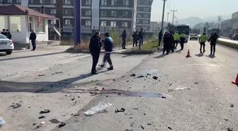 Son dakika haber | Polis aracına çarpan motosikletteki 2 kişi yaralandı
