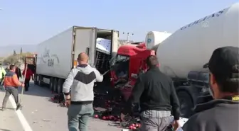 Tırla çarpışan beton mikserinin sürücüsü yaralandı