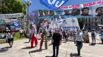 BUENOS AIRES - Arjantin'de binlerce kişi hükümete destek gösterisi düzenledi