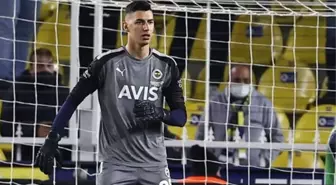 Fenerbahçe'de Galatasaray derbisi öncesi korkutan gelişme! Genç kaleci Berke Özer idmanda yer almadı