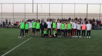 Hataysporlu futbolcular cezaevindeki çocuklarla maç yaptı