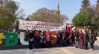 Turist otobüsü 'akılcı antibiyotik kullanımı' için dolaştı