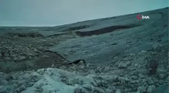 İzlanda'daki Breidamerkurjökull buzulu hızla eriyor