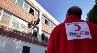 Manisa'da Türk Kızılay Afet Timi 'hayat kurtaran' eğitimden geçti