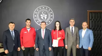 Özge Yılmaz Ali İhsan Kabakcı'yı ziyaret etti