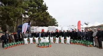 Bilecik'te bin çiftçiye 60 ton yem bitkisi tohumu dağıtıldı