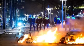 Hollanda'da Covid önlemleri protestosu çatışmaya dönüştü, polis göstericilere ateş açtı: 7 yaralı, onlarca gözaltı