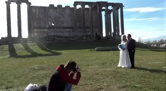 Antik kent evlenen çiftlere doğal fotoğraf stüdyosu oldu