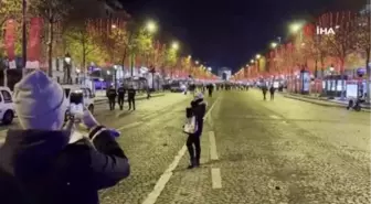 Paris, yeni yıl öncesi ışıl ışıl aydınlandı