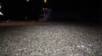 AFYONKARAHİSAR'DA ALKOLLÜ TIR ŞOFÖRÜ KAZA YAPTI, YOL TRAFİĞE KAPANDI