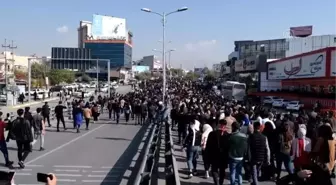 SÜLEYMANİYE - Üniversite öğrencilerinin düzenlediği gösterilerde KYB binası ateşe verildi (2)
