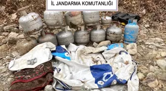 Adaklı İlçesi Kırsalında Bölücü Terör Örgütüne Ait Malzeme Ele Geçirildi