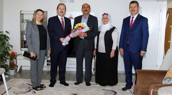 VALİ ALİ HAMZA PEHLİVAN ve EŞİ YILDIZ PEHLİVAN HANIMEFENDİ, 24 KASIM ÖĞRETMENLER GÜNÜ VESİLESİYLE ÖĞRETMENLERİMİZE ZİYARETTE BULUNDU
