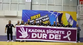 İlkadım'dan kadına şiddete pankartlı tepki