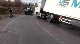 Şenoba belediyesi kaza yapan araçların yardımına koşmaya devam ediyor