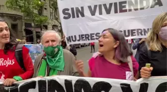 BUENOS AIRES - Arjantin'de binlerce kişi kadına yönelik şiddeti protesto etmek için yürüdü