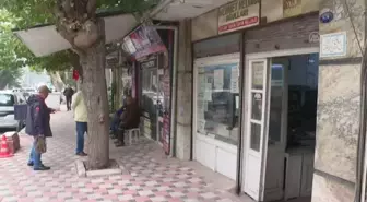 İzmir'in 93 yıllık helvacısı, müşterilerine nostalji yaşatıyor