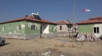 Alıcıları korkutan şahıs 'bana satacaksın' dediği 'evleri harabeye çevirdi'