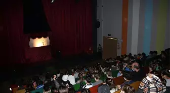 ÇOCUKLAR HACİVAT VE KARAGÖZ İLE EĞLENDİ