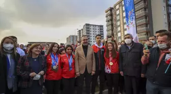 GAZİANTEP - Gençlik ve Spor Bakanı Kasapoğlu, spor tesislerinin toplu açılış töreninde konuştu